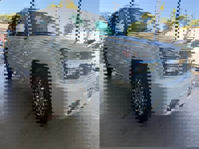 Used 2002 Chevrolet Avalanche 2WD image 8