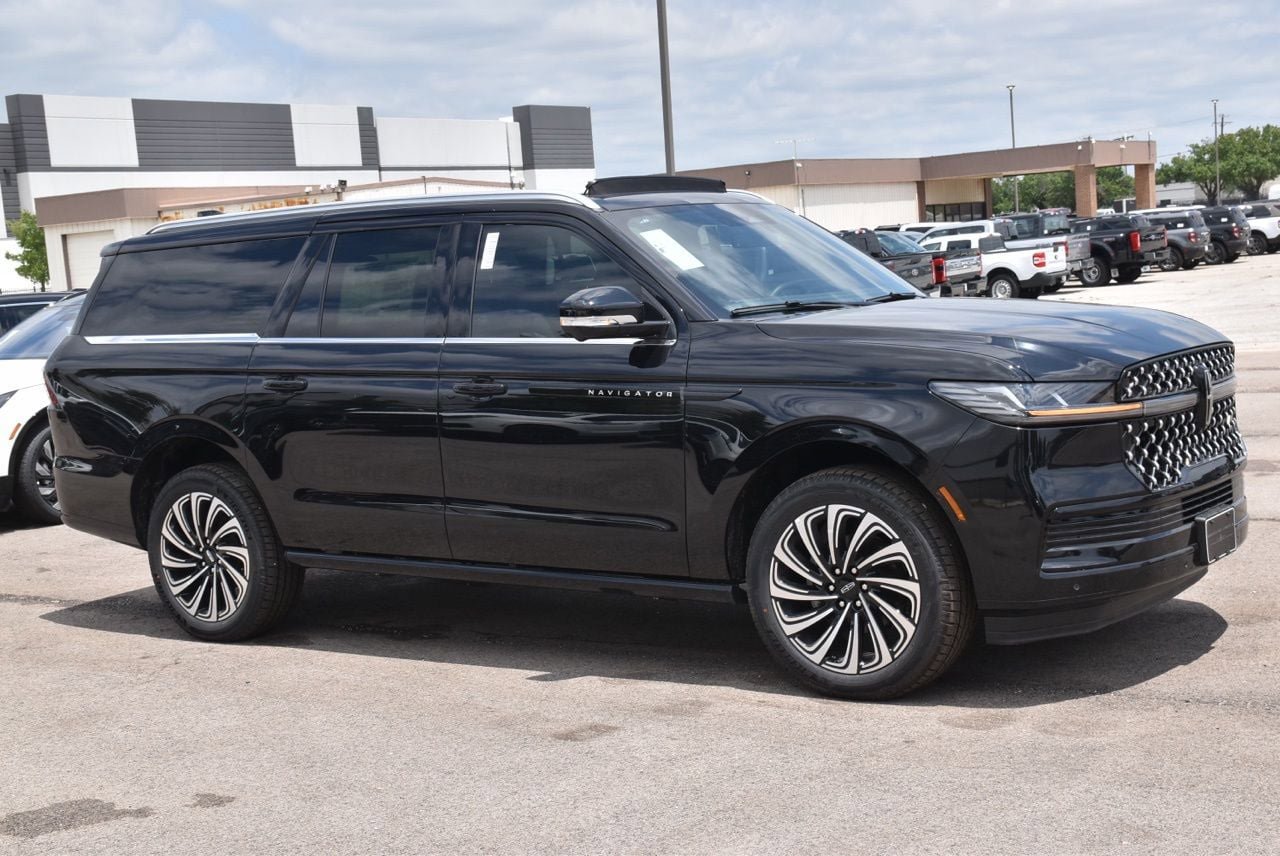 New 2026 Lincoln Navigator L Black Label AWD/4WD image 4