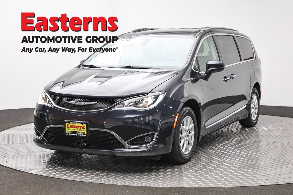 Used 2020 Chrysler Pacifica Touring-L FWD image 1