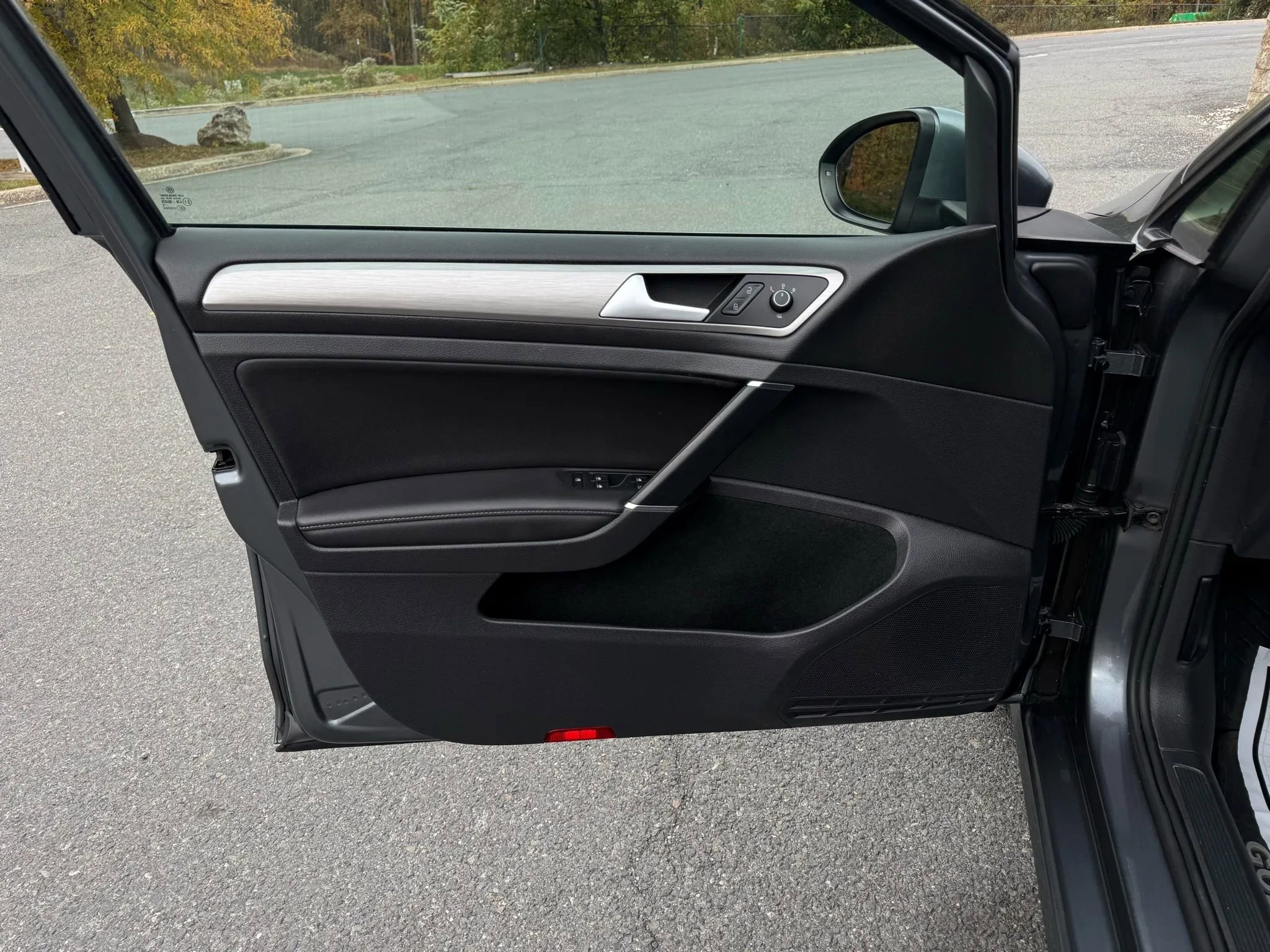 Used 2016 Volkswagen Golf Limited Edition image 22