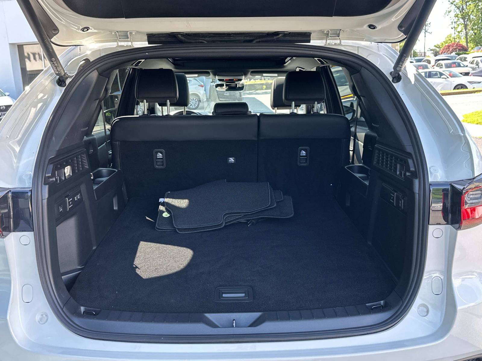 Certified 2025 MAZDA CX-70 Plug-In Hybrid w/ Premium Plus image 13