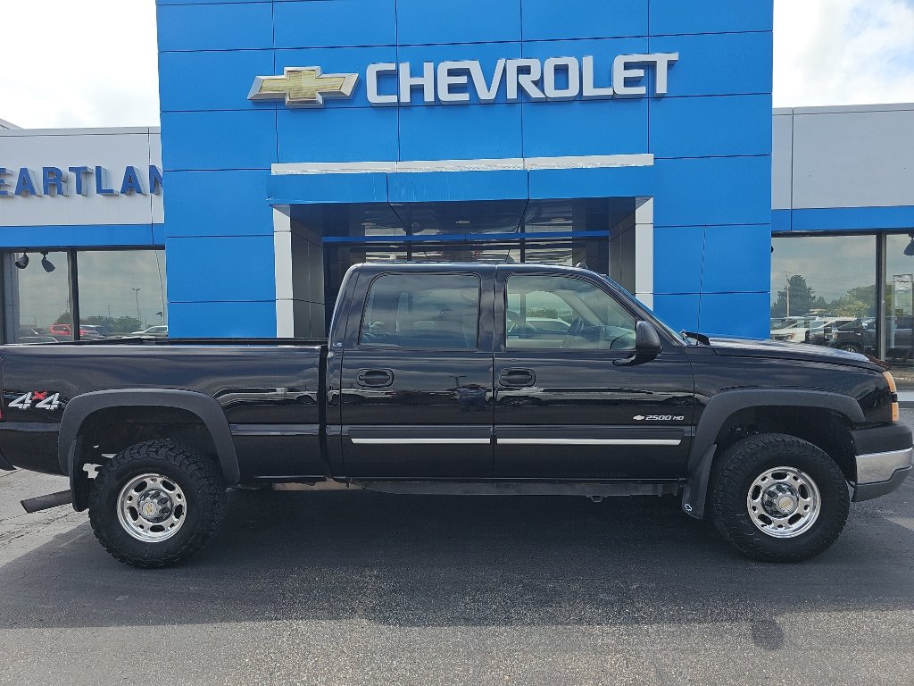 Used 2005 Chevrolet Silverado 2500 LS AWD/4WD image 2