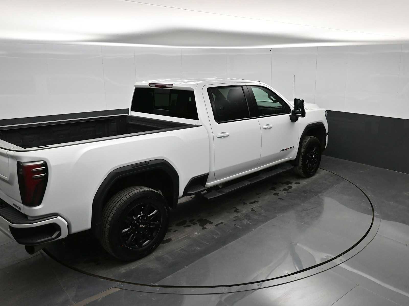 Used 2024 GMC Sierra 2500 AT4 w/ AT4 Preferred Package AWD/4WD image 32