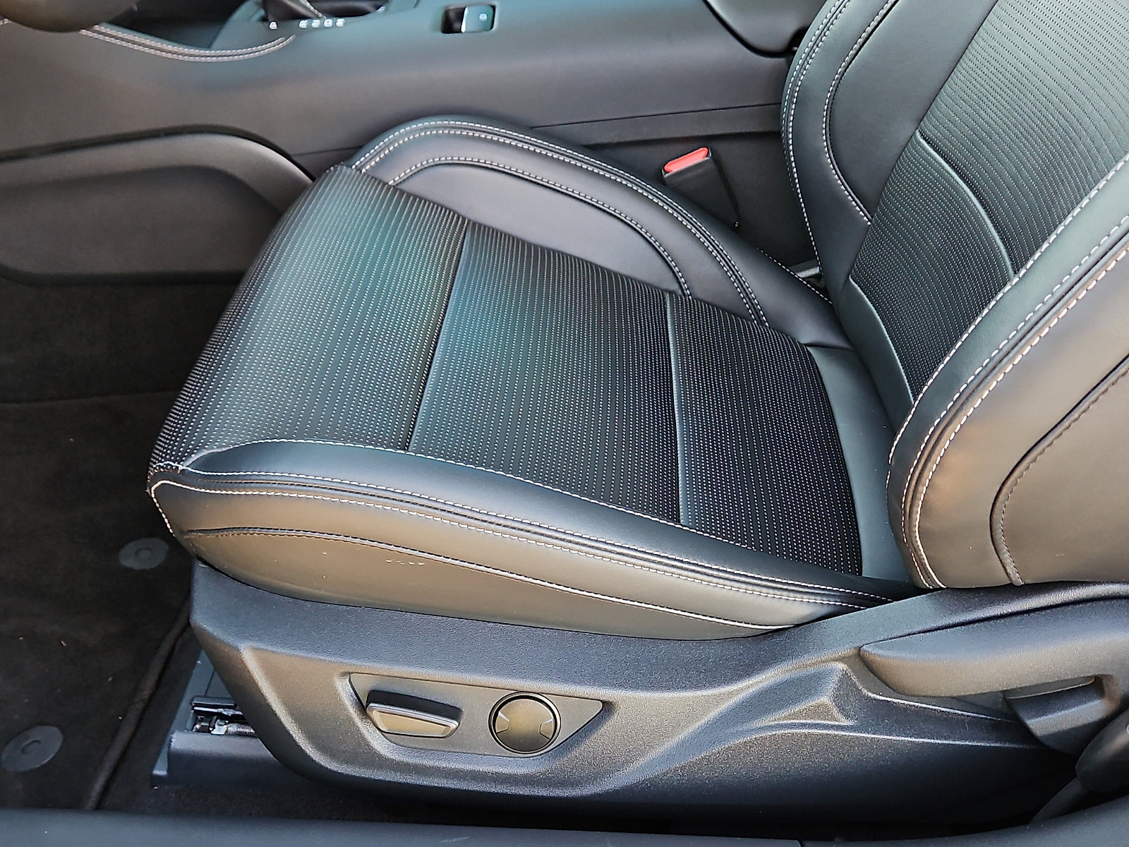 Used 2025 Ford Mustang GT Premium image 17