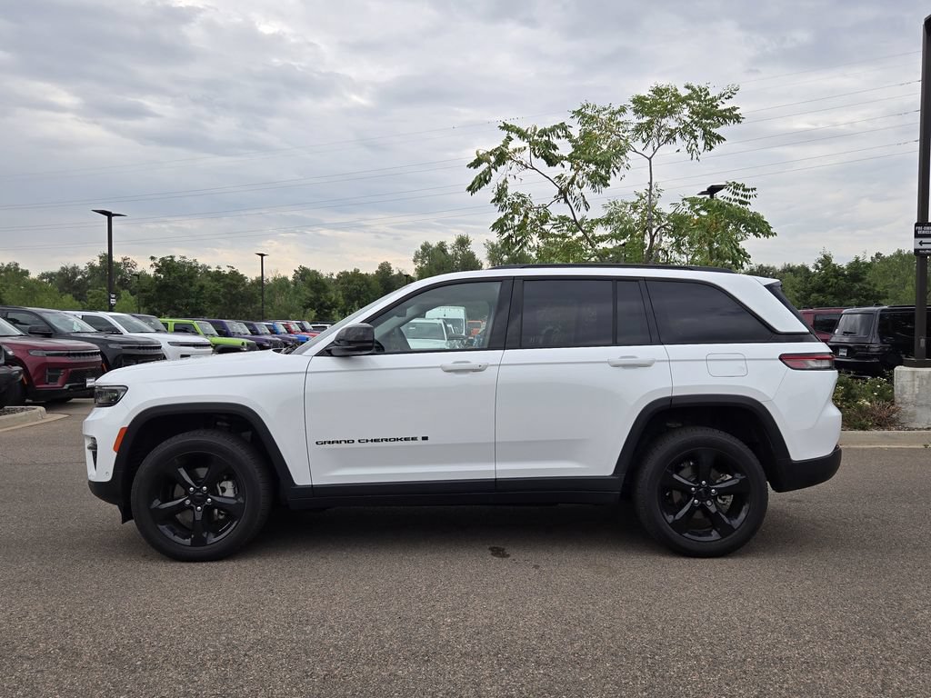 Used 2023 Jeep Grand Cherokee Limited w/ Luxury Tech Group II AWD/4WD image 8