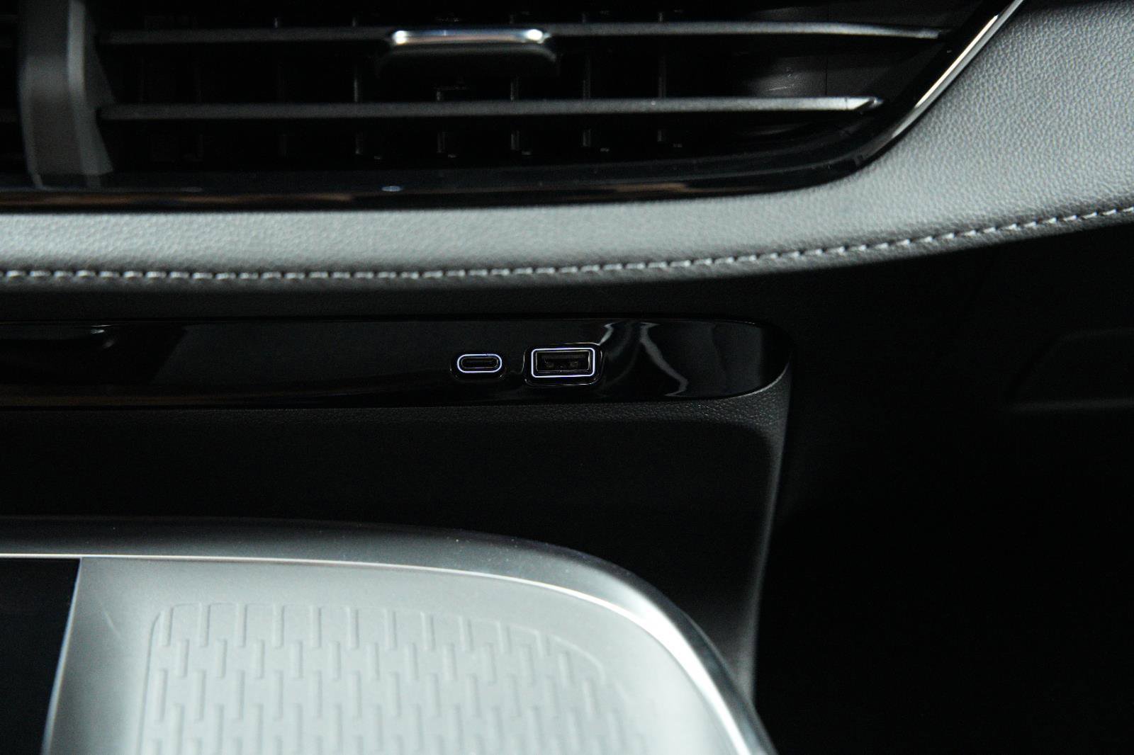 New 2026 Buick Enclave Sport Touring w/ LPO, Floor Liner Package image 39