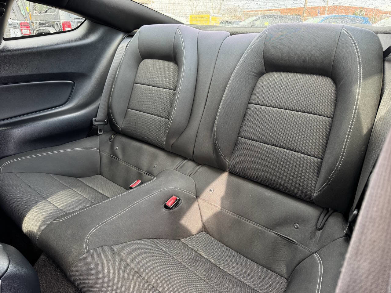 Used 2015 Ford Mustang Coupe image 23