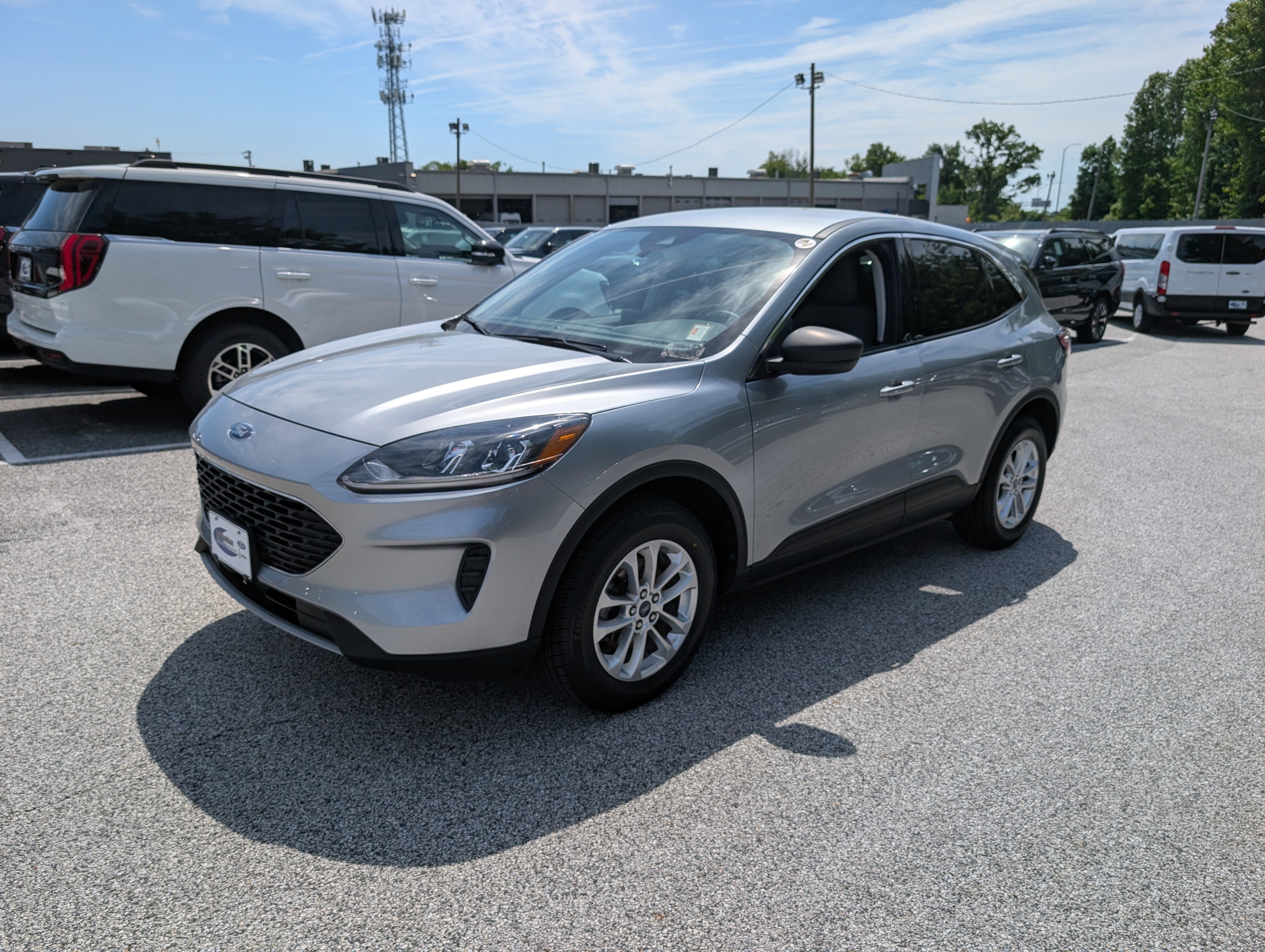 Certified 2022 Ford Escape SE w/ Convenience Package AWD/4WD image 2