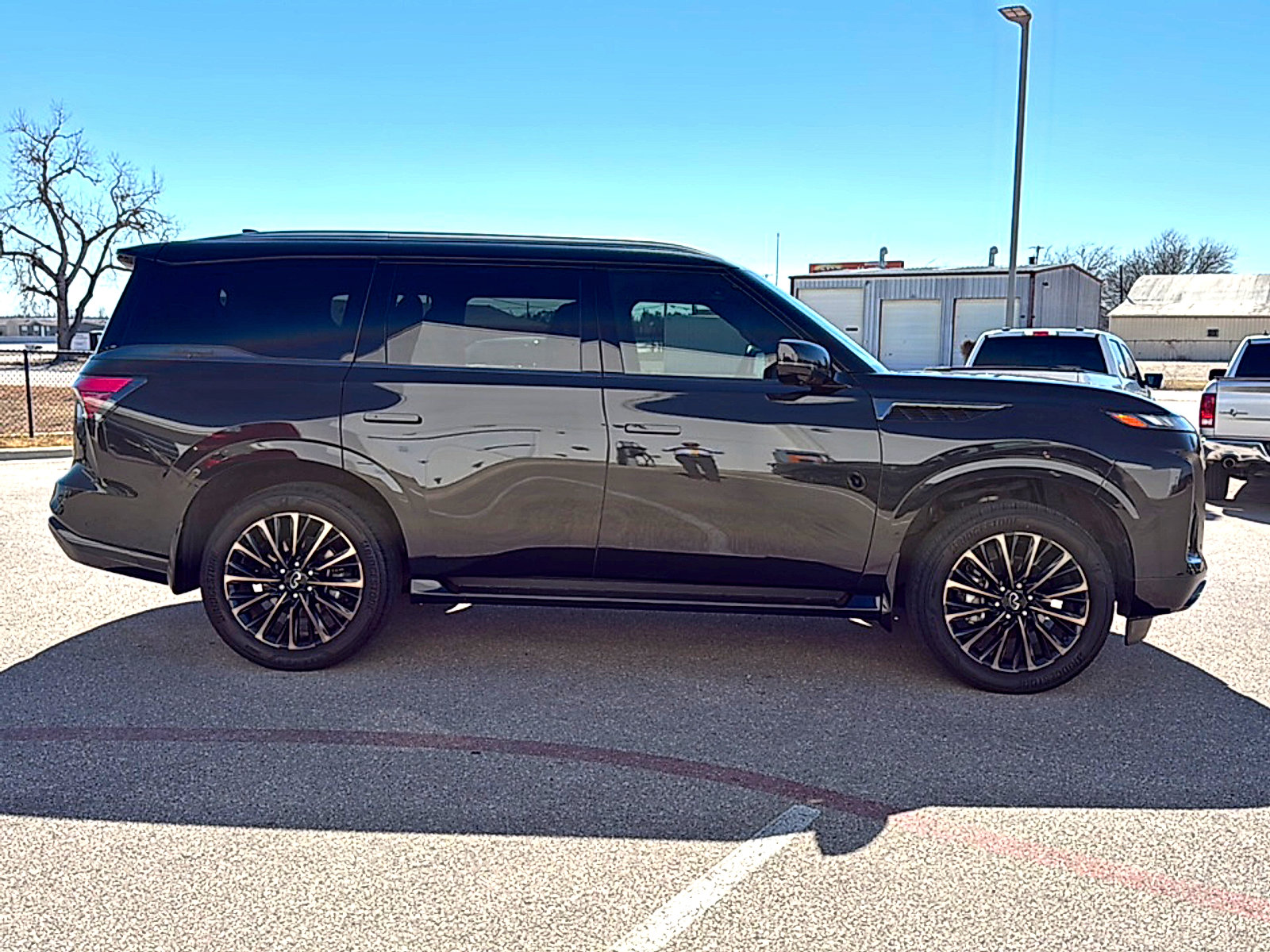 Used 2025 INFINITI QX80 Autograph w/ Premium Cargo Package image 5