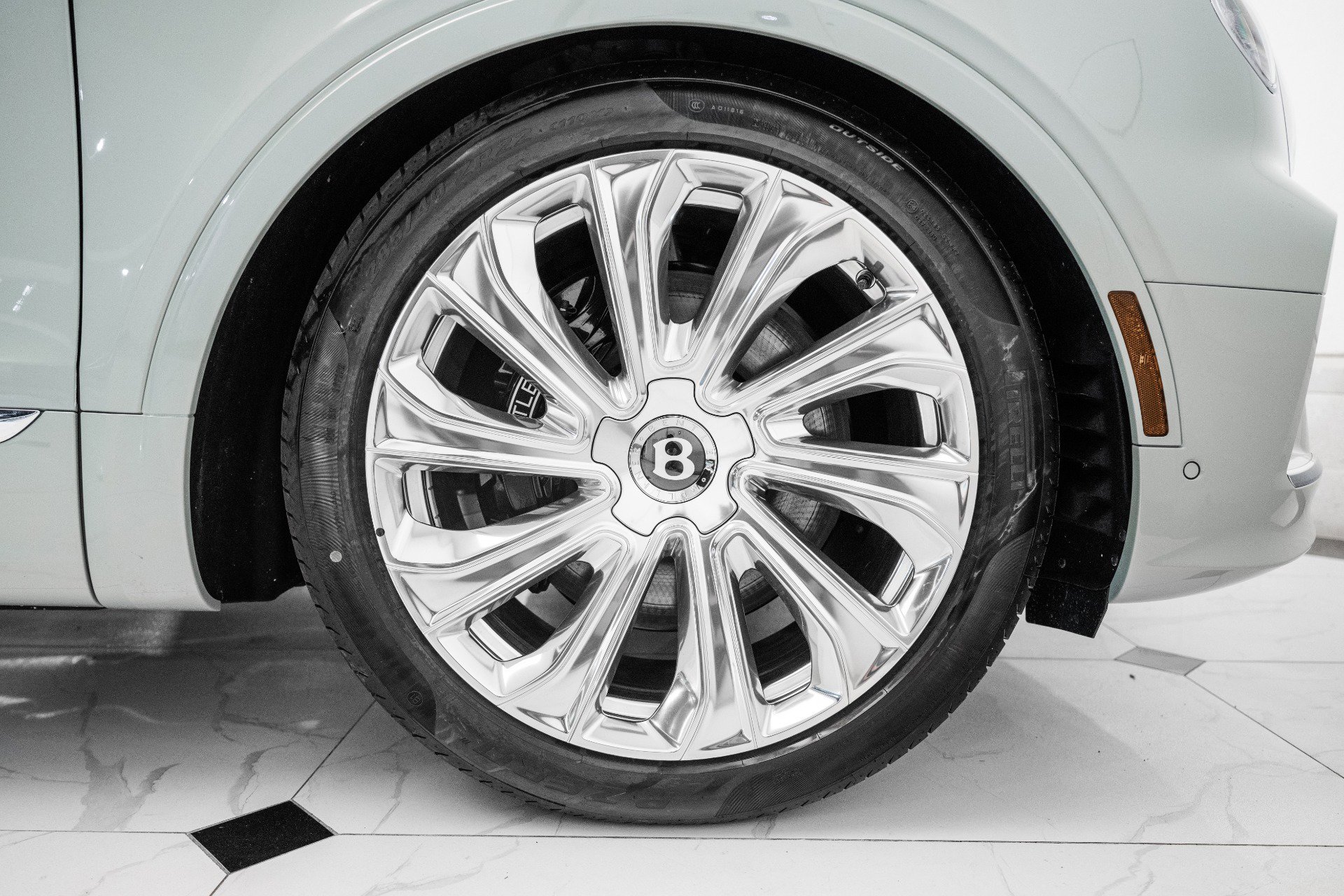New 2025 Bentley Bentayga Extended Wheelbase image 19