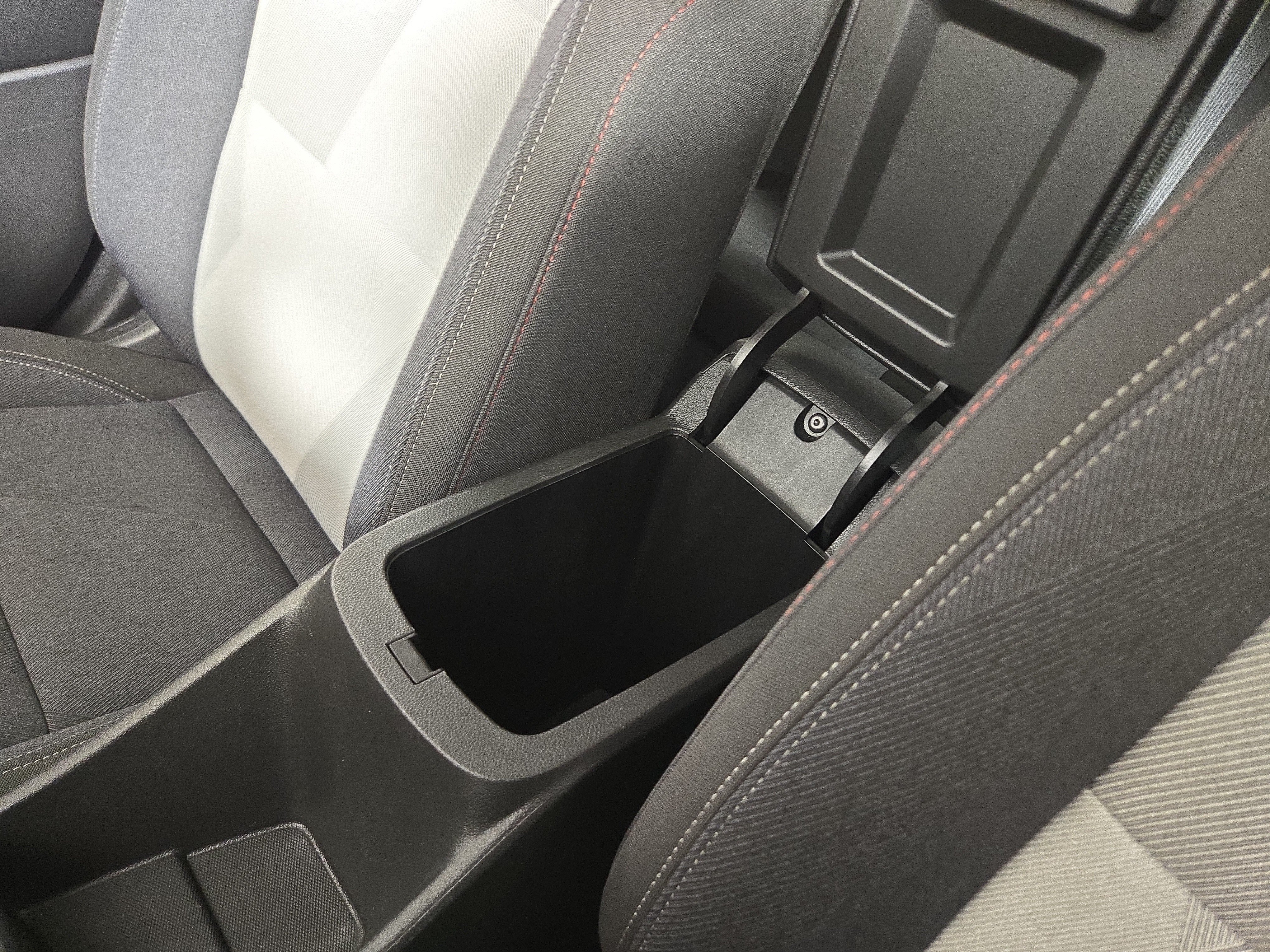 Certified 2024 Chevrolet Trax RS w/ Sunroof Package FWD image 27