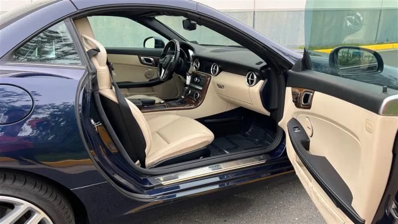 Used 2014 Mercedes-Benz SLK 250 image 32