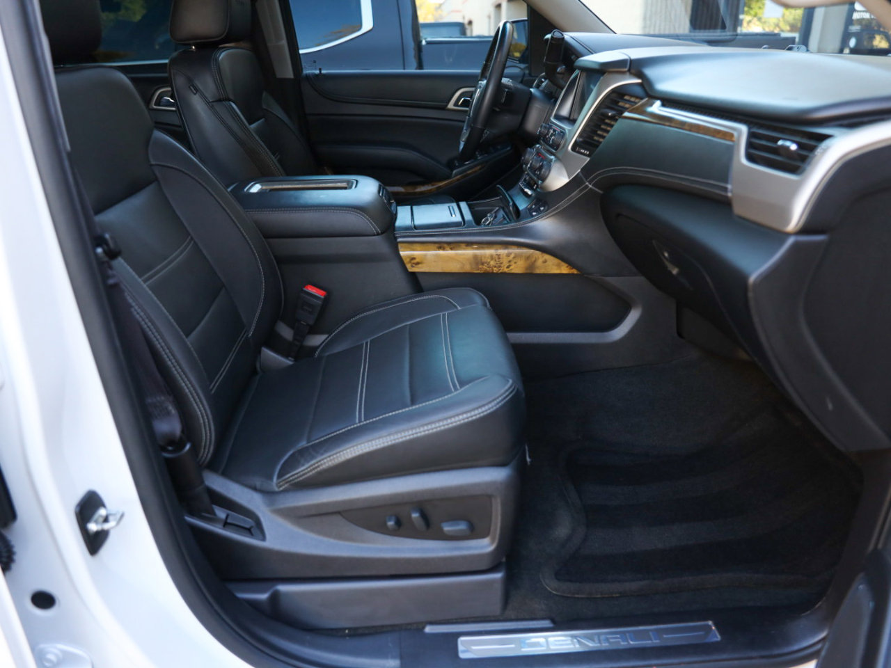 Used 2016 GMC Yukon XL Denali w/ Open Road Package image 28