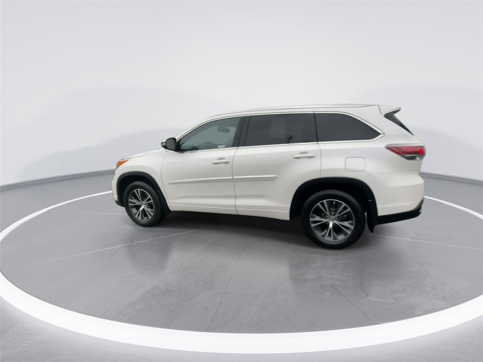 Used 2016 Toyota Highlander XLE w/ Protection Package #3 AWD/4WD image 5
