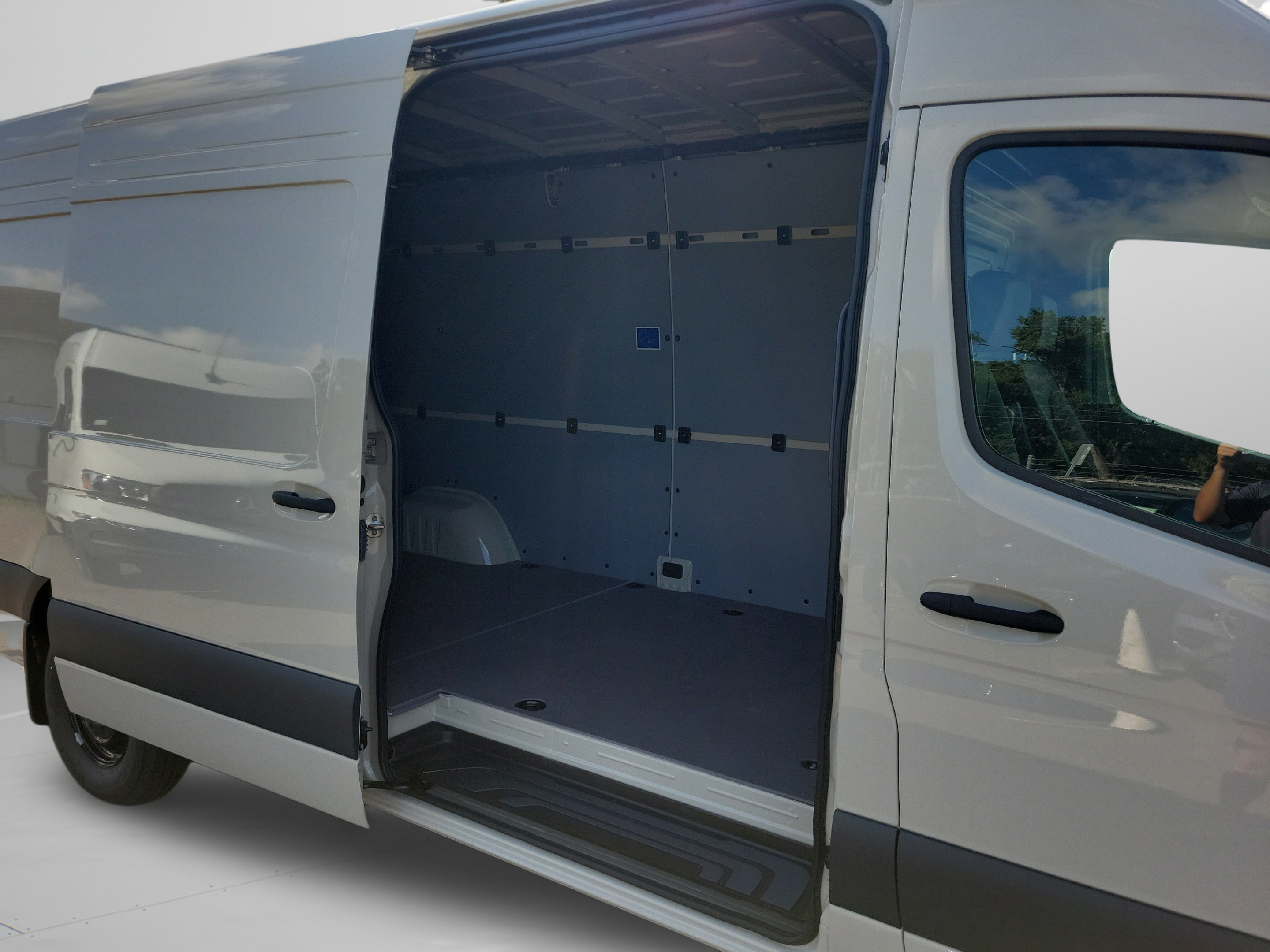 Used 2025 Mercedes-Benz Sprinter 2500 image 28