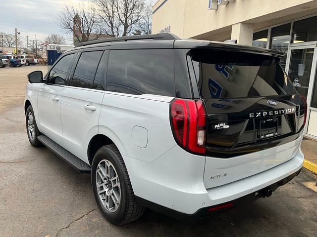 Used 2025 Ford Expedition Active image 3