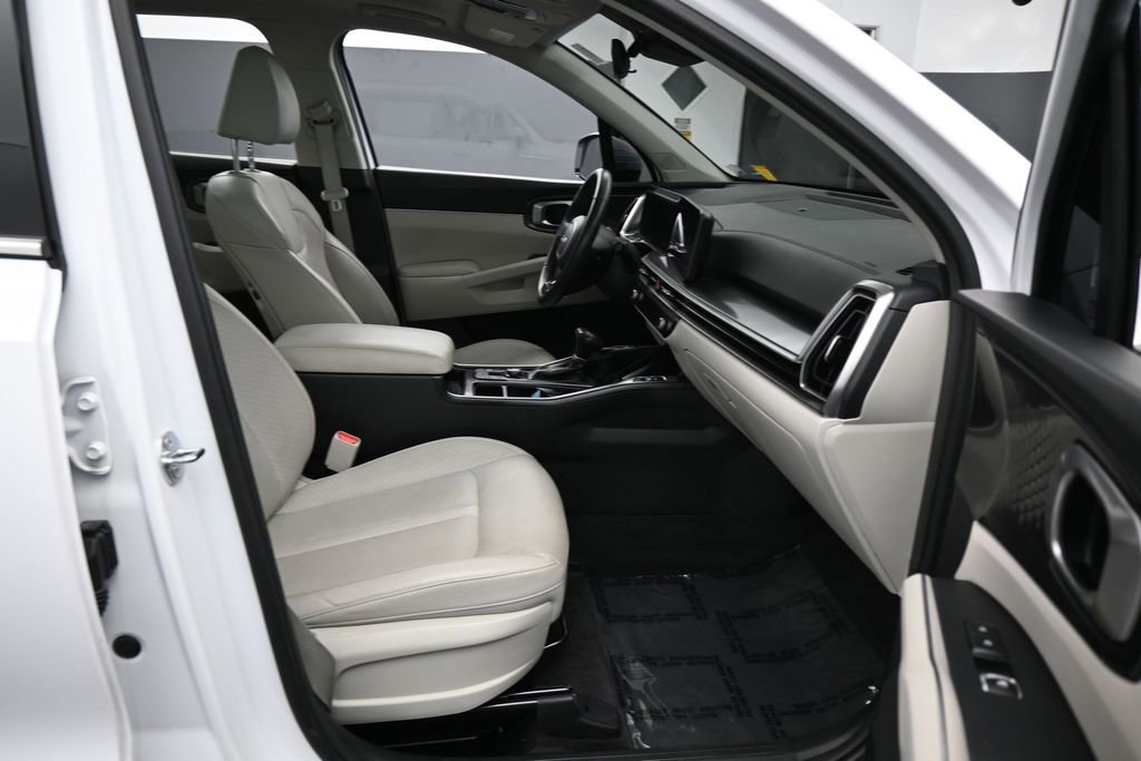 Used 2024 Kia Sorento S w/ Panoramic Sunroof Package FWD image 45