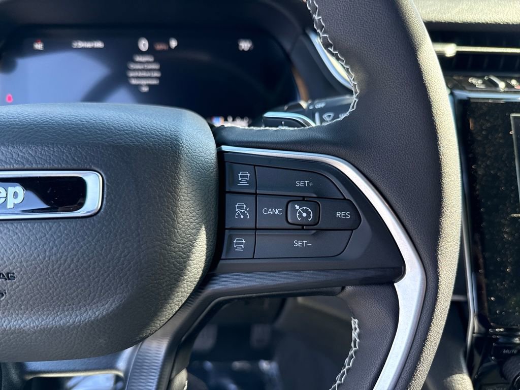 New 2025 Jeep Grand Cherokee L Laredo image 30