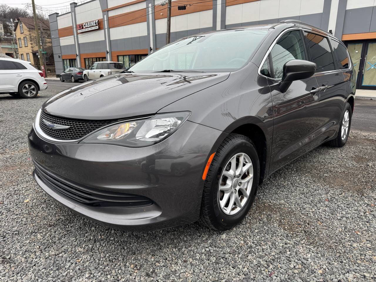 Used 2020 Chrysler Voyager Lxi image 1
