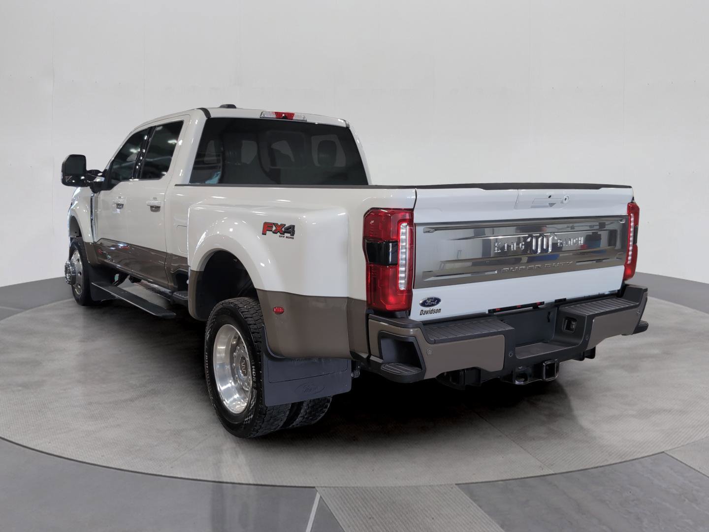Used 2026 Ford F450 King Ranch w/ FX4 Off-Road Package AWD/4WD image 3