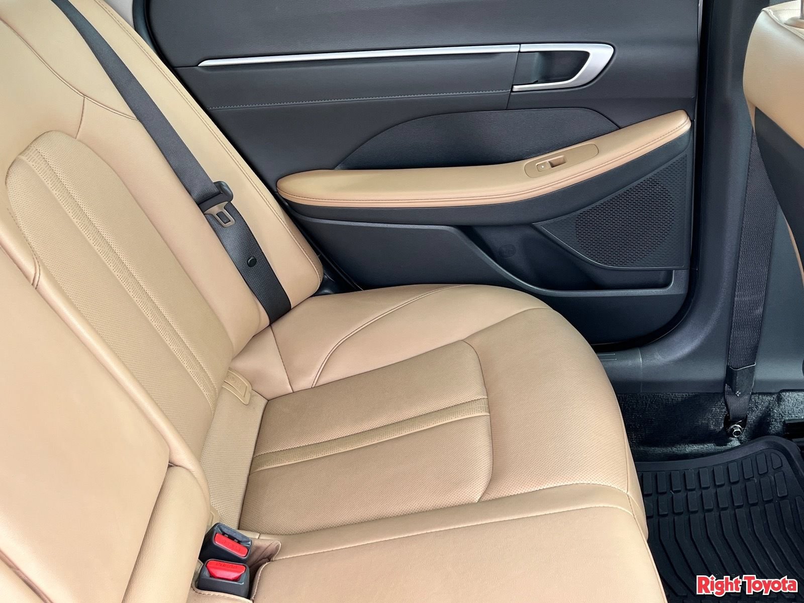 Used 2025 Hyundai Sonata Limited FWD image 14