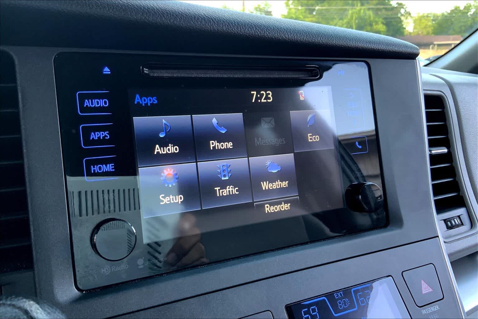 Used 2015 Toyota Sienna LE FWD image 32