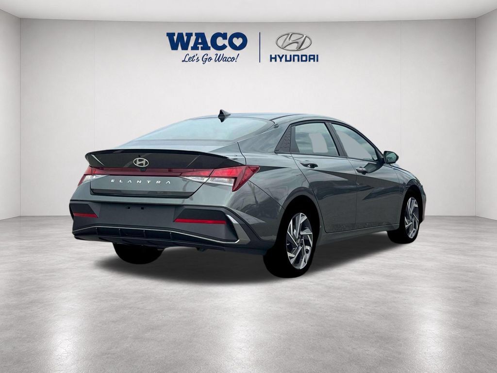 Used 2025 Hyundai Elantra Sport FWD image 11