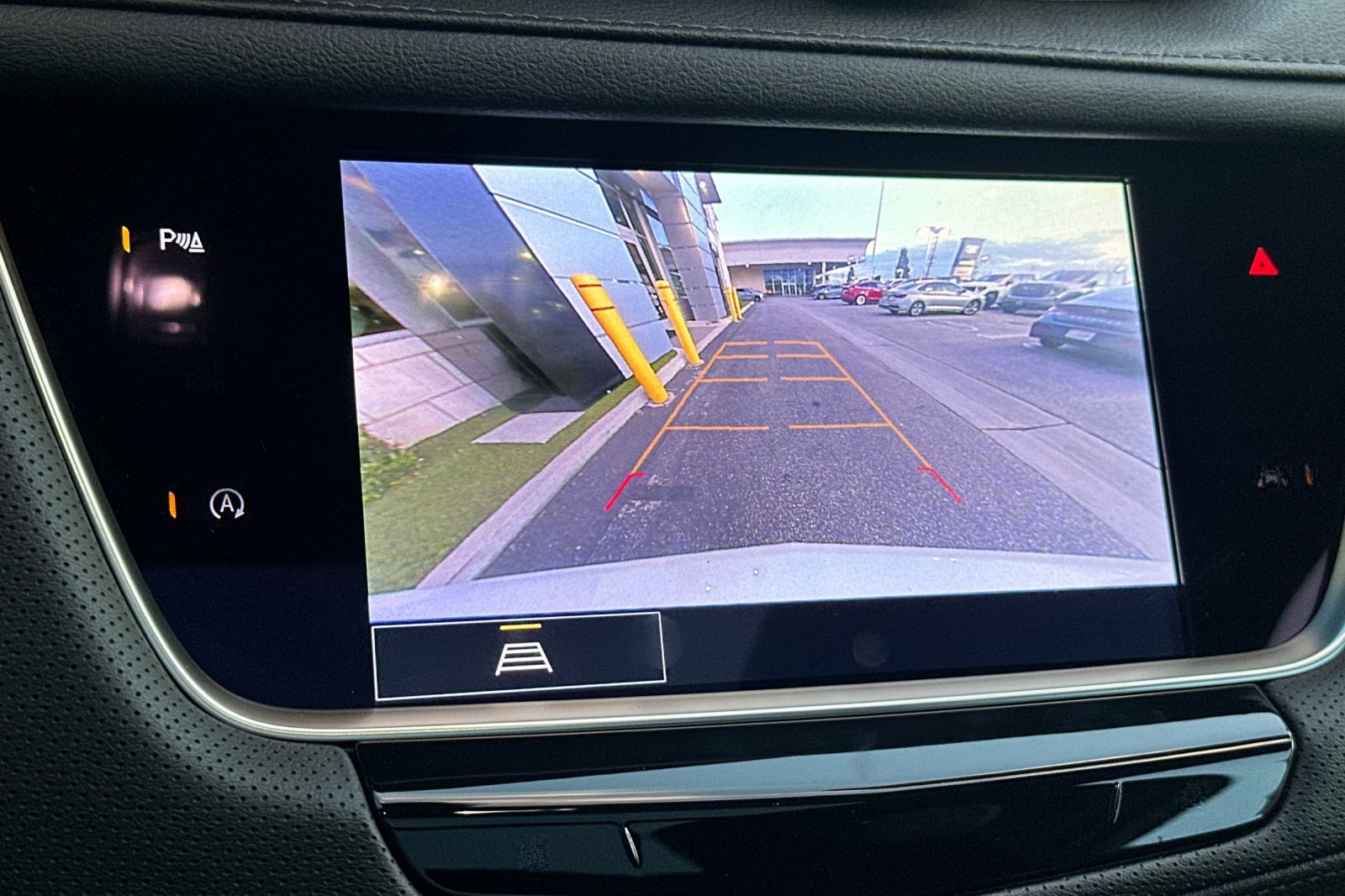 Used 2025 Cadillac XT6 Luxury image 28