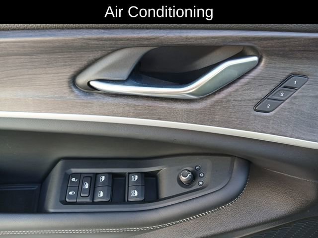 New 2025 Jeep Grand Cherokee L Limited w/ Luxury Tech Group II image 13