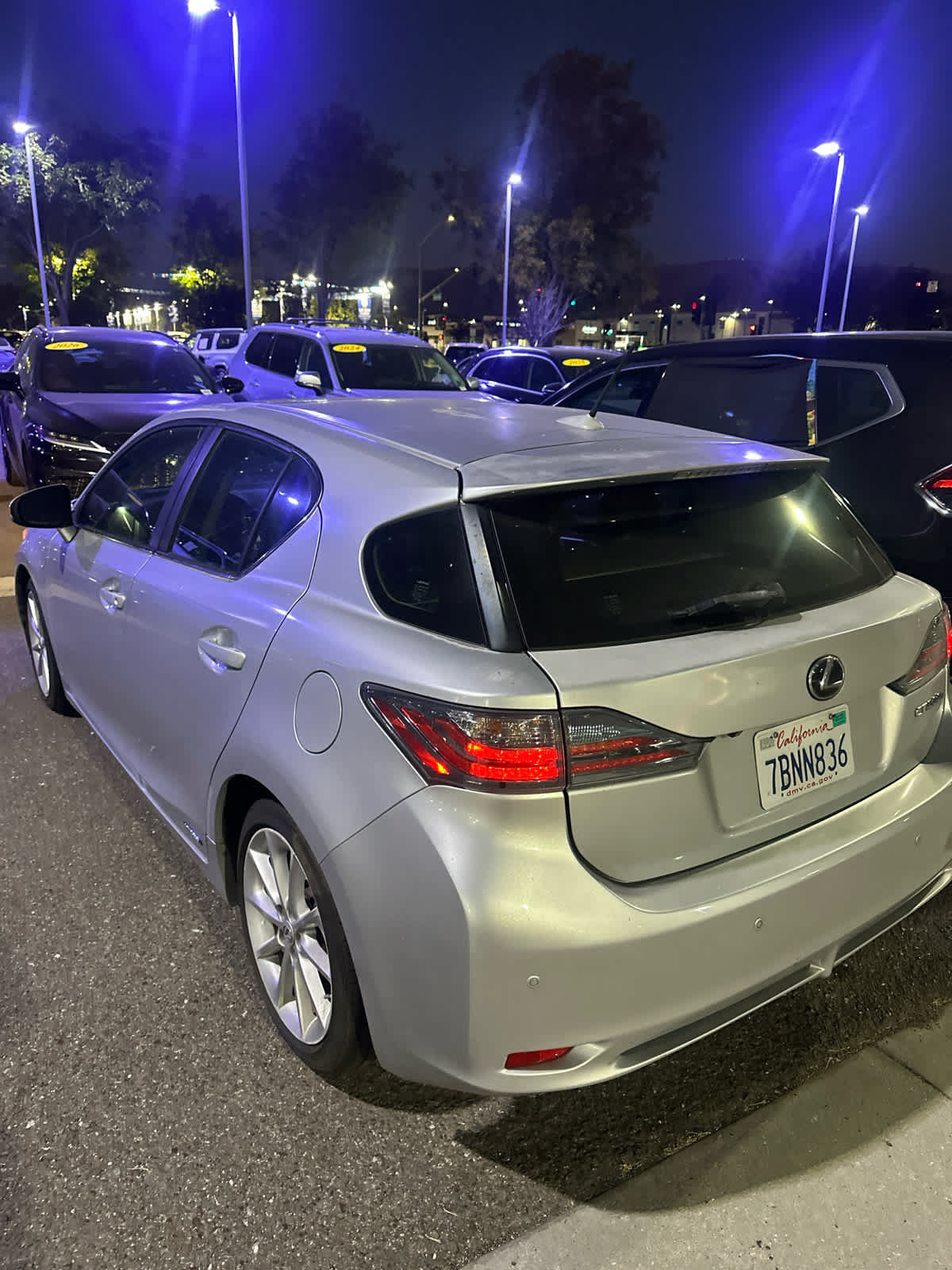 Used 2013 Lexus CT 200h w/ Leather Pkg FWD image 3