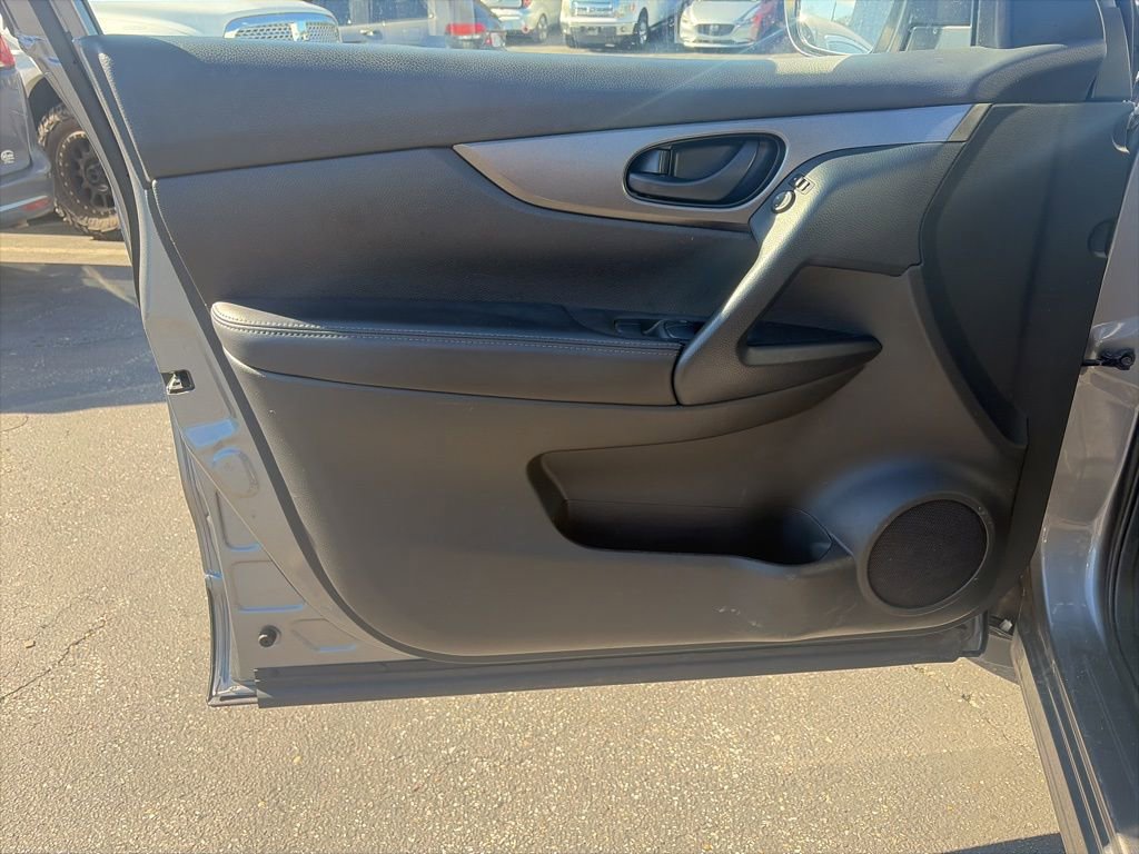 Used 2020 Nissan Rogue Sport S image 13