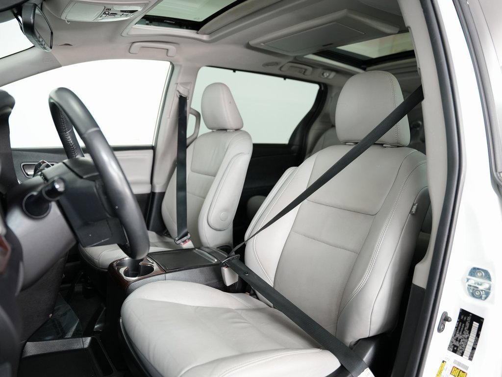 Used 2019 Toyota Sienna Limited Premium image 49