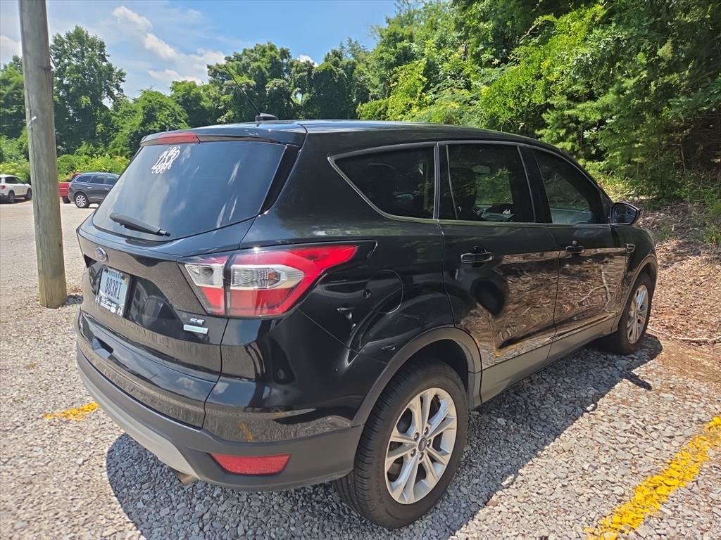 Used 2017 Ford Escape SE w/ SE Cold Weather Package FWD image 4