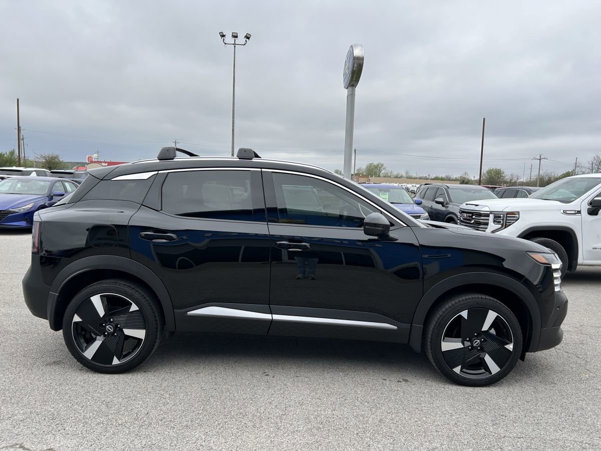 Used 2025 Nissan Kicks SR image 3