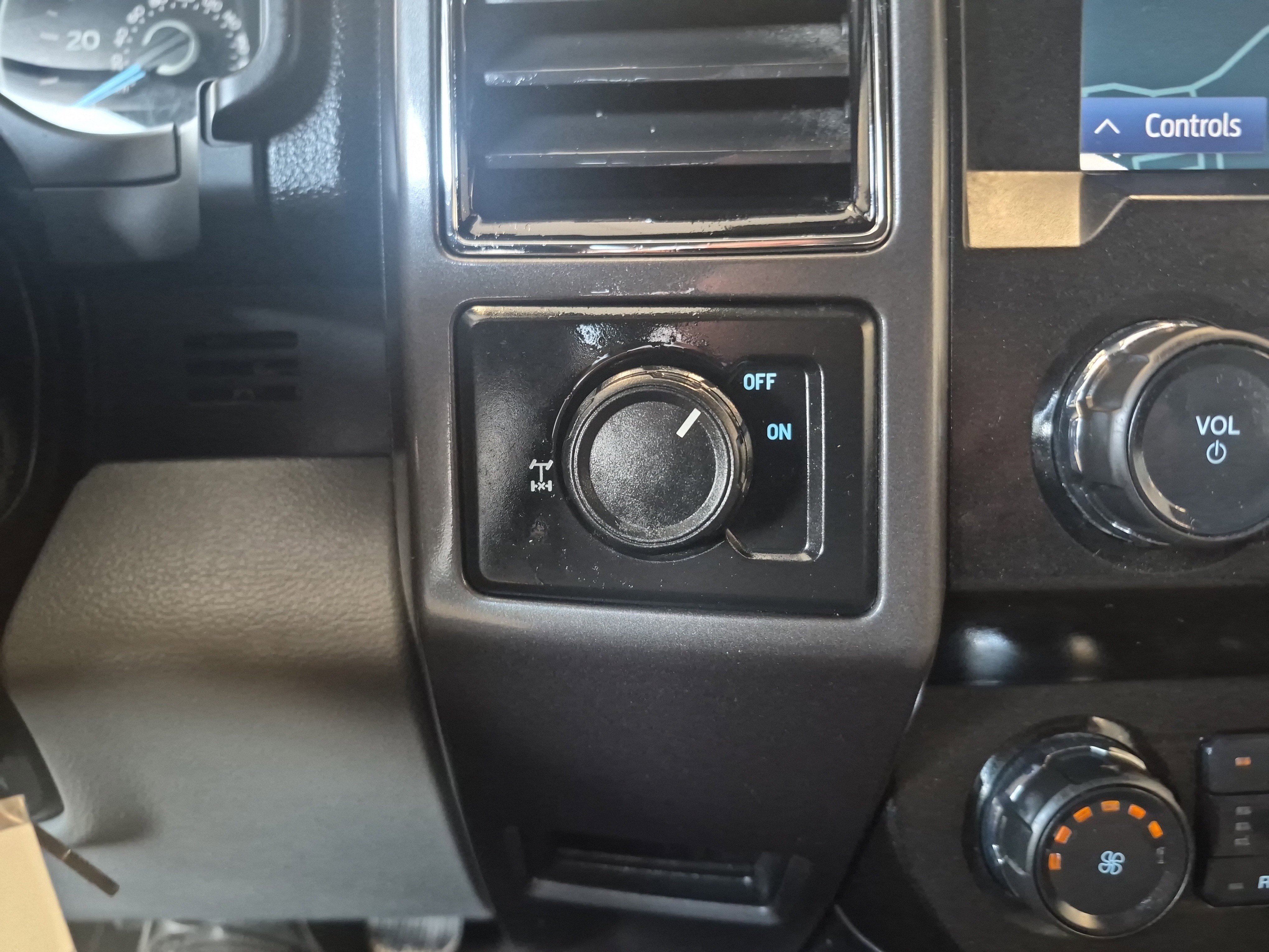 Certified 2020 Ford F150 XLT w/ Equipment Group 302A Luxury image 31