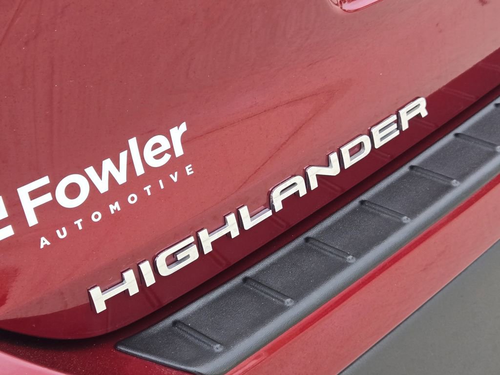 Used 2025 Toyota Highlander XLE AWD/4WD image 11
