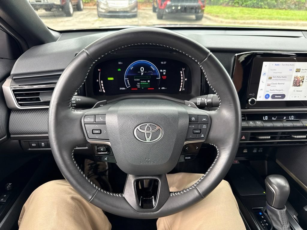 Used 2025 Toyota Camry SE FWD image 52