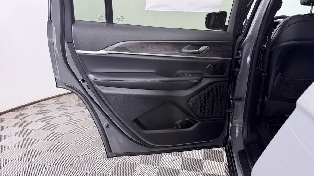 New 2027 Jeep Grand Cherokee L Limited AWD/4WD image 29