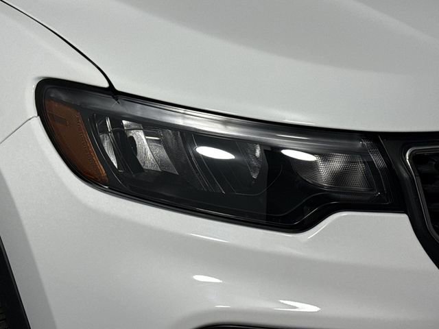 Used 2025 Jeep Compass Limited image 39