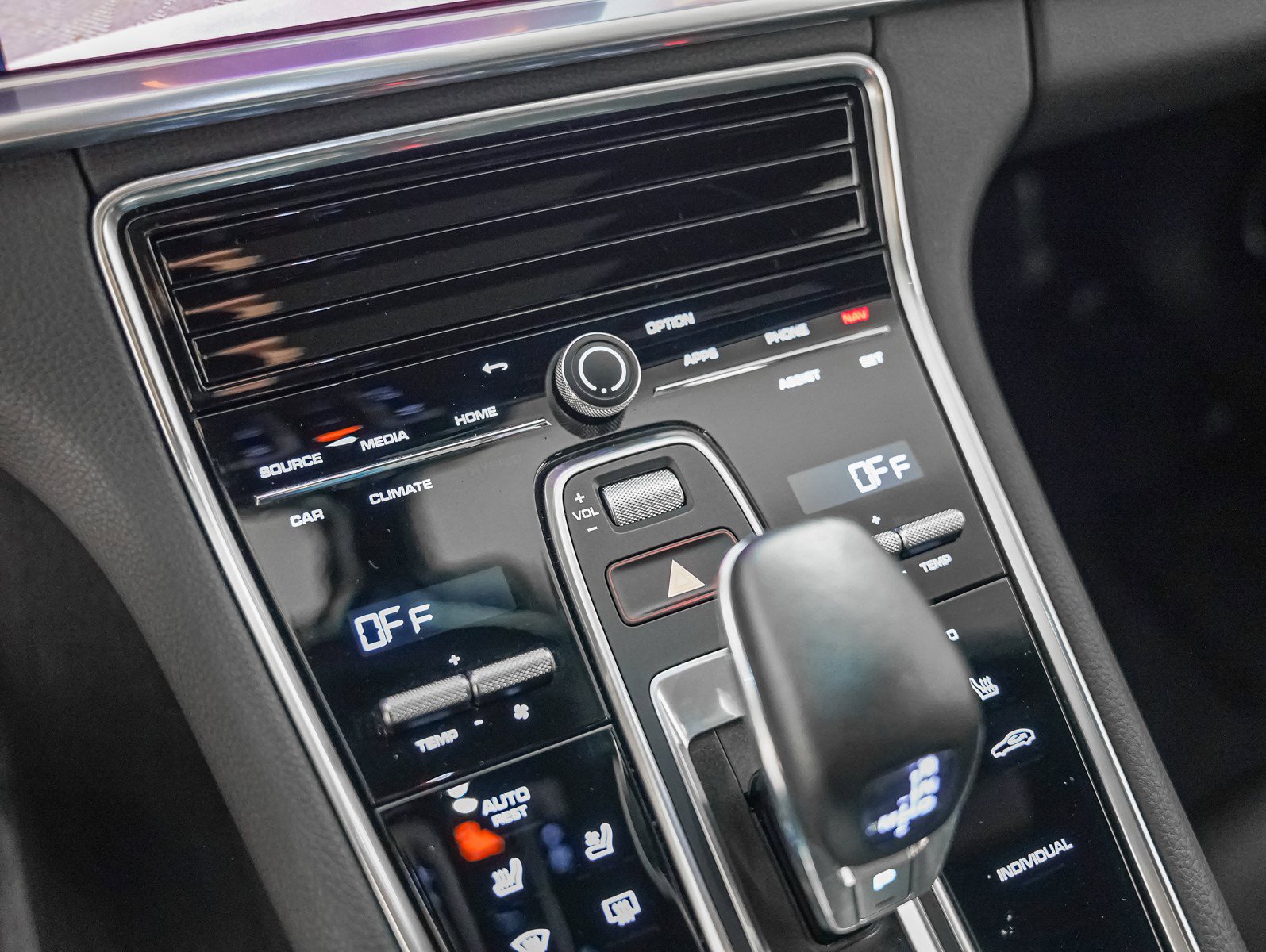 Used 2023 Porsche Panamera 4 Platinum Edition w/ Assistance Package image 21