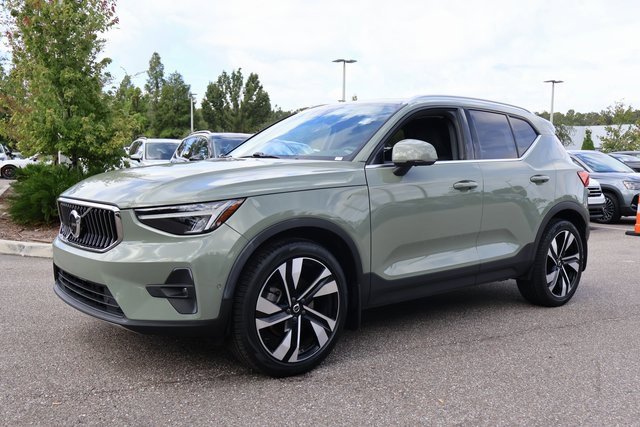 Used 2023 Volvo XC40 B5 Ultimate w/ Protection Package Premier image 3