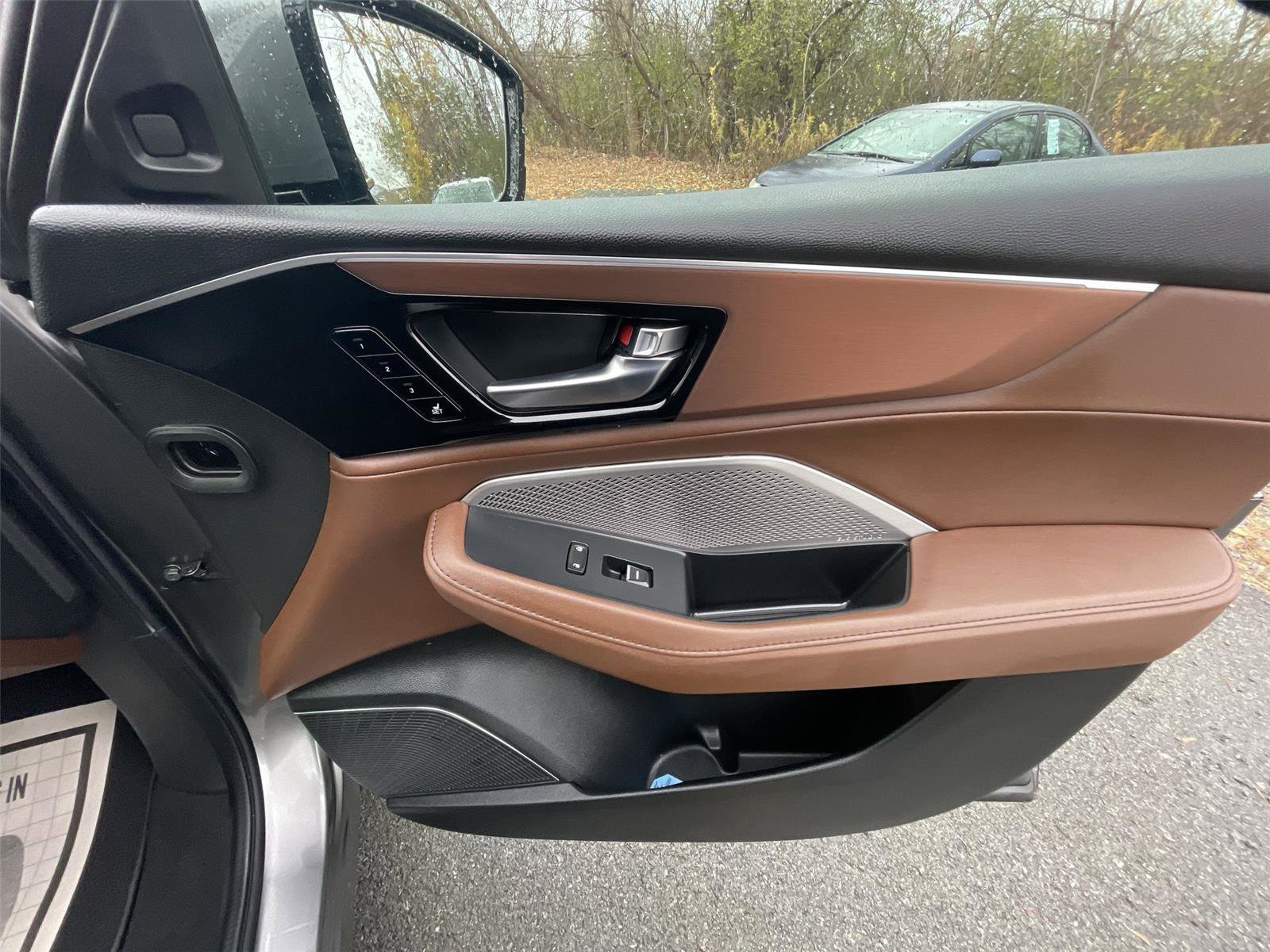 Used 2023 Acura MDX SH-AWD w/ Technology Package image 30