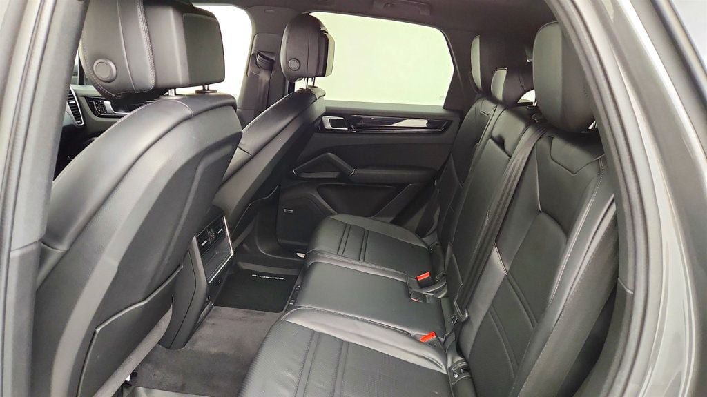 Used 2021 Porsche Cayenne AWD/4WD image 20