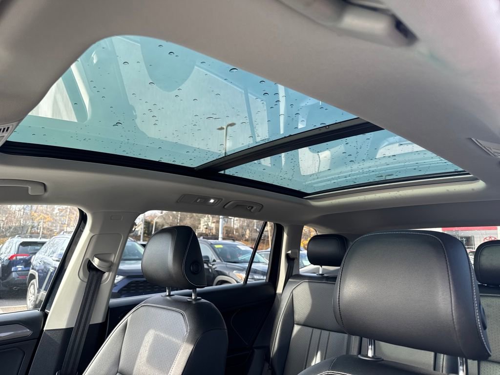 Used 2022 Volkswagen Tiguan SE w/ Panoramic Sunroof Package image 17