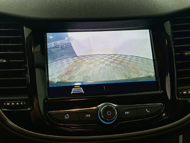 Used 2020 Chevrolet Trax LT FWD image 18