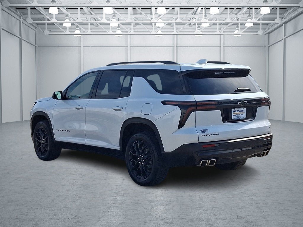 Used 2024 Chevrolet Traverse LT w/ Midnight/Sport Edition FWD image 5