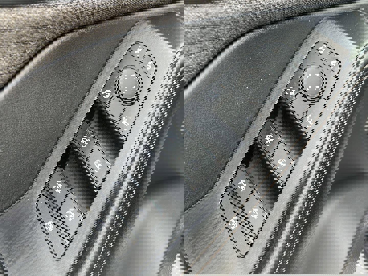 Used 2022 Nissan Rogue SV image 11