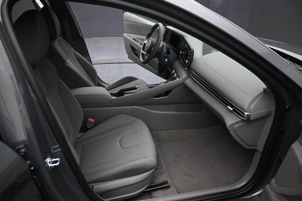 New 2026 Hyundai Elantra SE FWD image 30