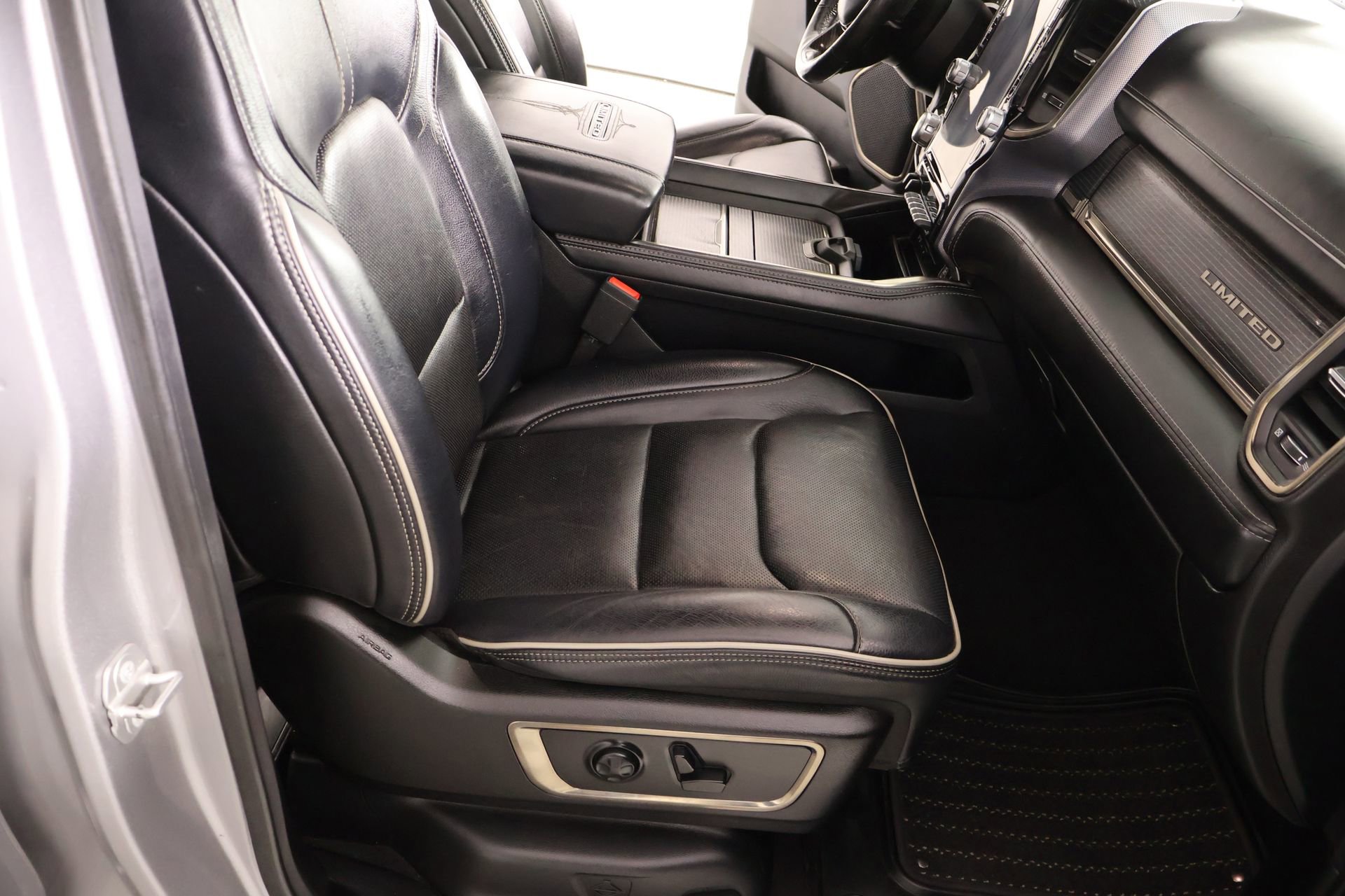 Used 2019 RAM 1500 Limited w/ Advanced Safety Group AWD/4WD image 14