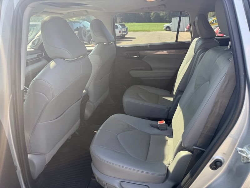 Used 2020 Toyota Highlander Limited AWD/4WD image 7